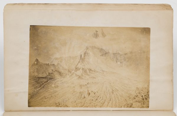 <span class="artist-name-product">JACOB DE CORDEMOY Eugène</span> Rapport de la Commission chargée d'étudier la catastrophe du Grand-Sable, à Salazie. – Image 3